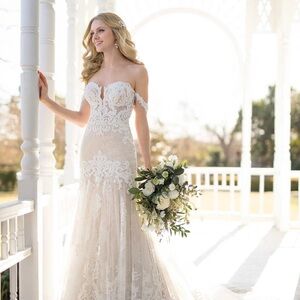 Elegant Lace Wedding Dress
